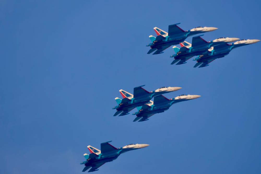 【ドバイエアショー】ロシアはヘリコプターとアクロバット飛行で航空技術を披露