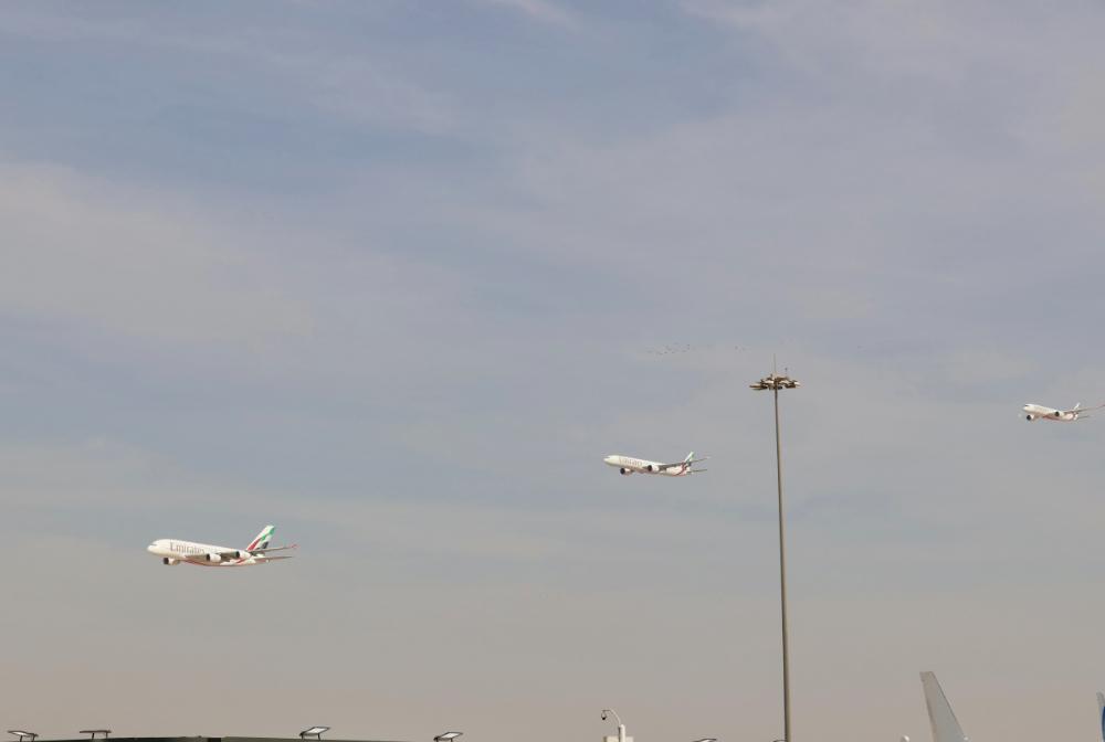 【ドバイエアショー】 60機の航空機が披露した圧巻の開幕日フライトディスプレー